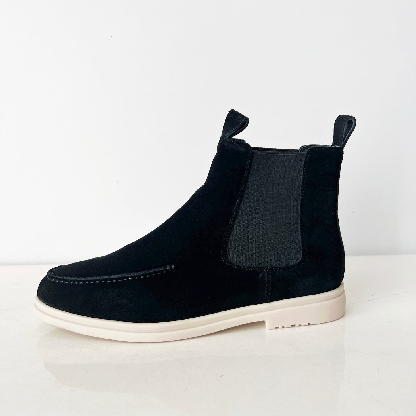 Svelte Suede Chelsea Boots